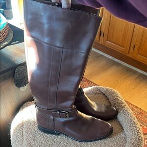 Medium/dark brown leather boots